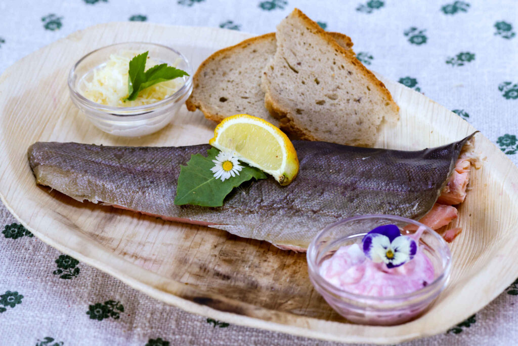 Geräuchertes Lachsforellenfilet
